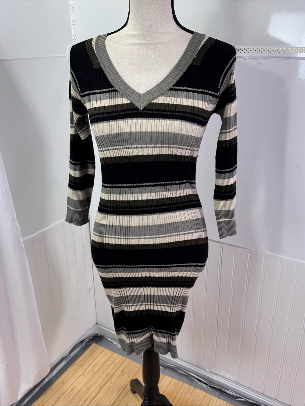 Knox Rose Ribbed Knit Midi Dress Striped Bodycon V-Neck Y2K Boho Size M Chic NY!